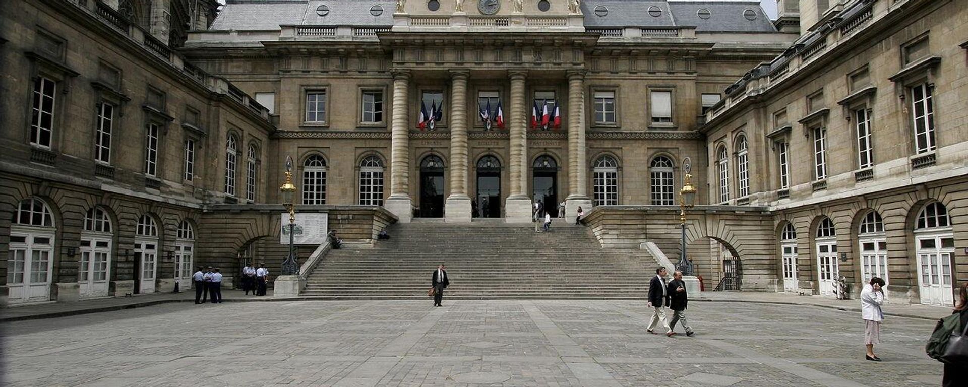East facade of the Palais de Justice in Paris - Sputnik International, 1920, 13.07.2022