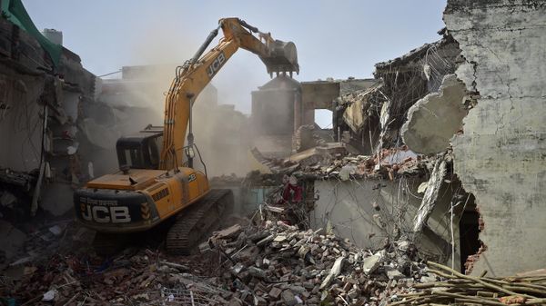 (FILES) In this file photo taken on June 12, 2022, a bulldozer demolishes the house of Javed Mohammad, a local leader who was allegedly involved in the recent violent protests against Bharatiya Janata Party (BJP) former spokeswoman Nupur Sharma's incendiary remarks about Prophet Mohammed, in Allahabad - Sputnik International