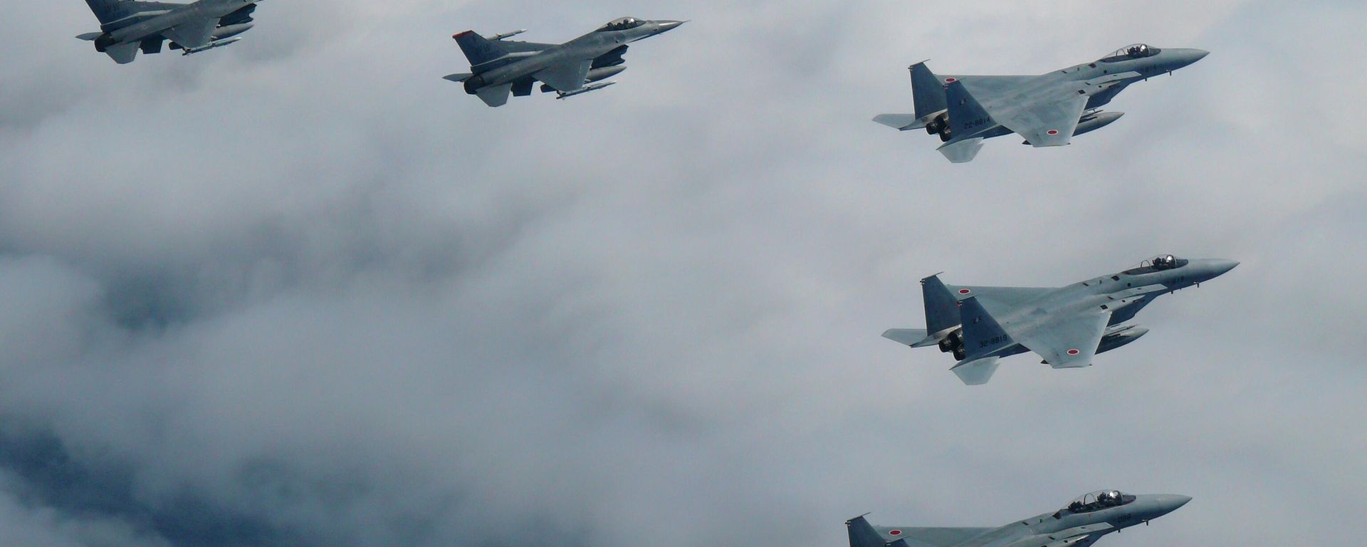Japanese and U.S. joint fighter jets fly in formation over the Sea of Japan, Tuesday, June 7, 2022 - Sputnik International, 1920, 14.07.2022