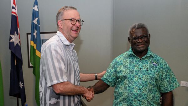 Australia's Prime Minister Anthony Albanese (L) greets Solomon Islands Prime Minister Manasseh Sogavare (R) during a bilateral meeting at the Pacific Islands Forum (PIF) in Suva on July 13, 2022 - Sputnik International