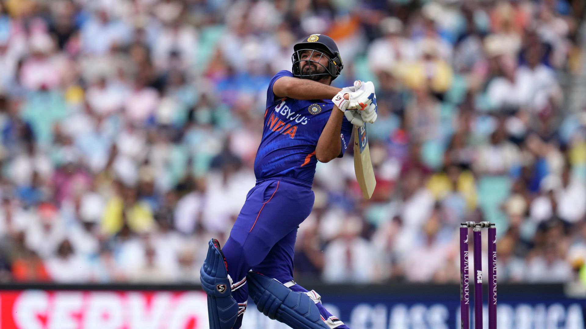 India's captain Rohit Sharma hits a six during the first one day international cricket match between England and India at the Oval cricket ground in London, Tuesday, July 12, 2022. India's captain Rohit Sharma hits a six during the first one day international cricket match between England and India at the Oval cricket ground in London, Tuesday, July 12, 2022. - Sputnik International, 1920, 14.07.2022
