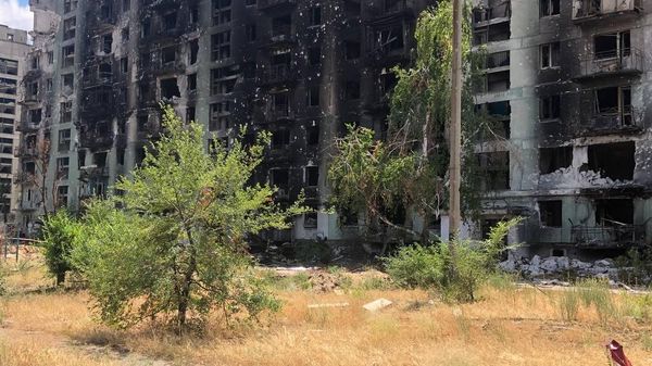 Destroyed residential building in Severodonetsk - Sputnik International