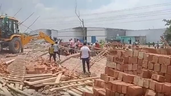 A wall collapsed in New Delhi's Alipur, claiming 5 lives and injuring several people. - Sputnik International