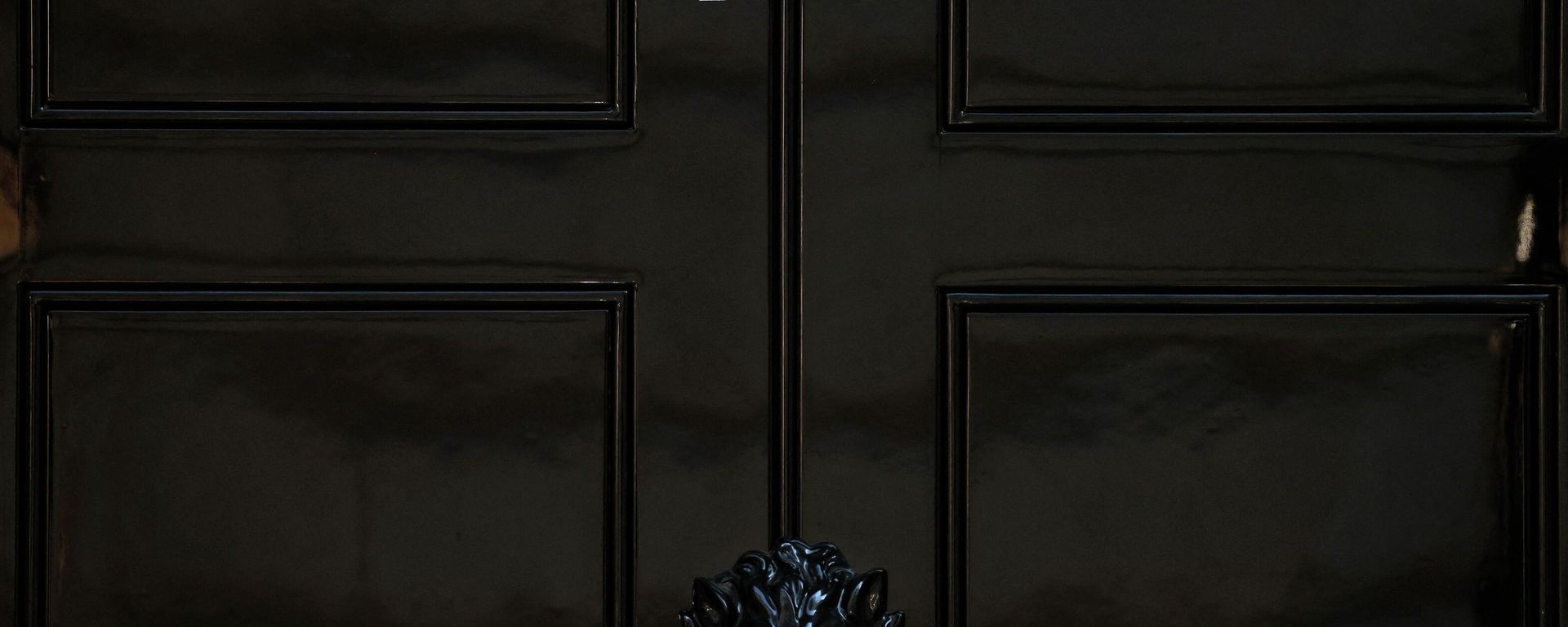 The door of 10 Downing Street, the official residence of Britain's Prime Minister, is pictured in central London on July 8, 2022 - Sputnik International, 1920, 16.07.2022