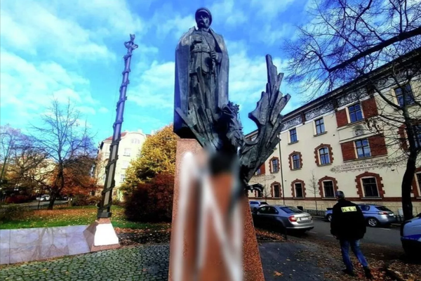 The monument to Polish statesman Jozef Pilsudski desecrated by Ukrainian vandals, Krakow, Poland. The monument to Polish statesman Jozef Pilsudski desecrated by Ukrainian vandals, Krakow, Poland. - Sputnik International