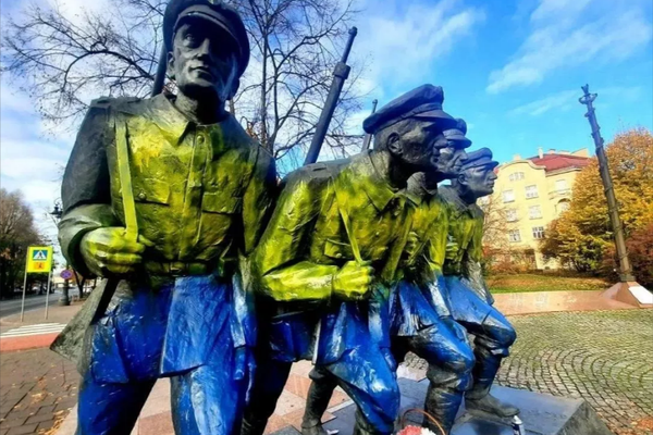 The Polish Legions’ War Memorial spray-painted by Ukrainian vandals, Krakow, Poland. The Polish Legions’ War Memorial spray-painted by Ukrainian vandals, Krakow, Poland. - Sputnik International