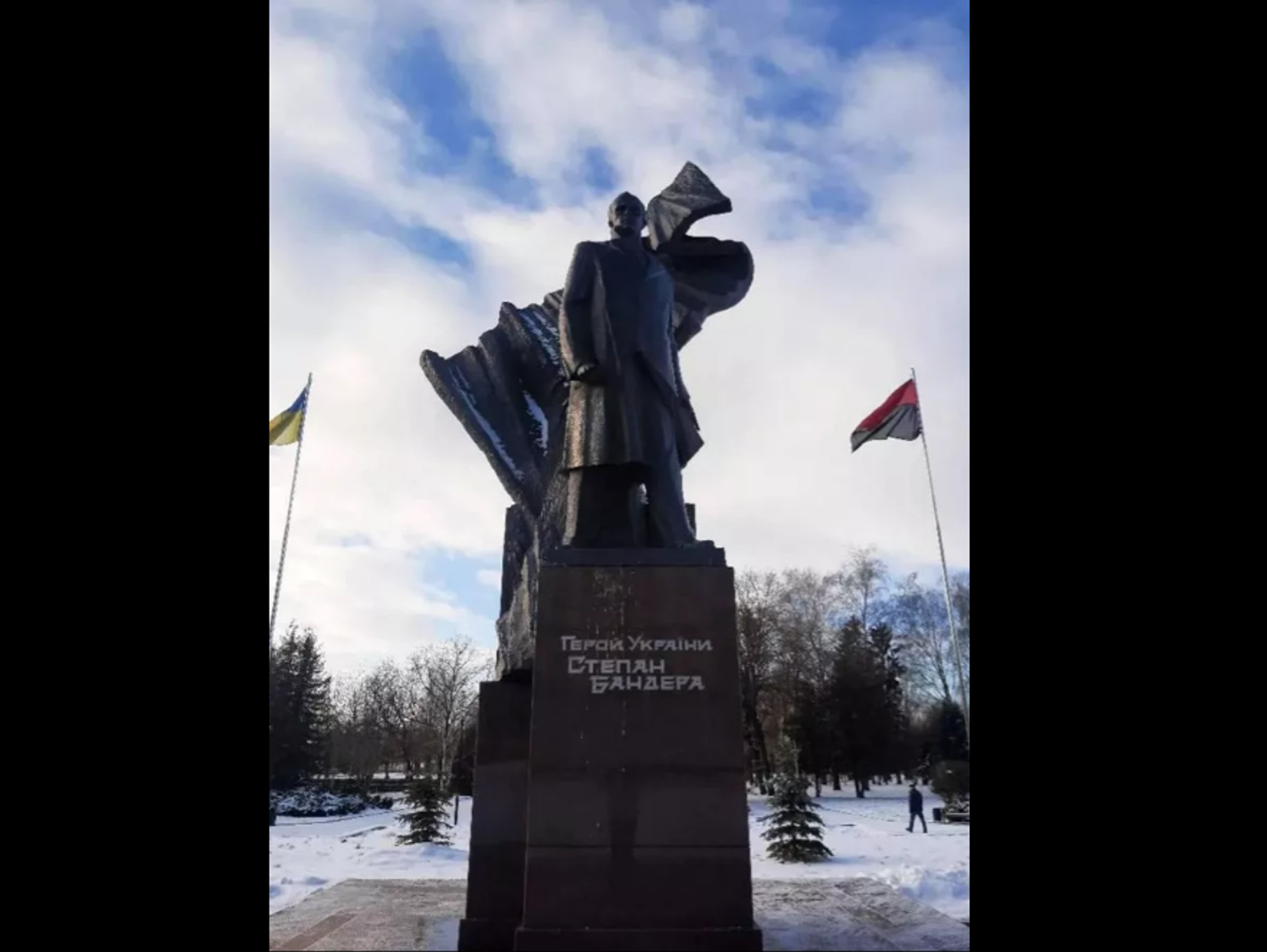 An unidentified person threw eggs at the monument to Bandera in Ternopol. An unidentified person threw eggs at the monument to Bandera in Ternopol. - Sputnik International, 1920, 16.07.2022
