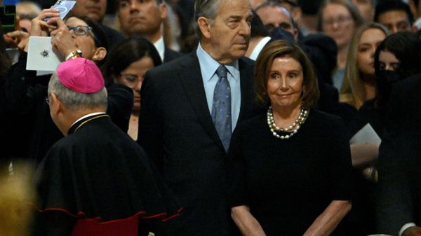 U.S. Speaker of the House Nancy Pelosi (R) attends a mass for the Solemnity of Saints Peter and Paul led by the pope on June 29, 2022 at St Peter's basilica - Sputnik International