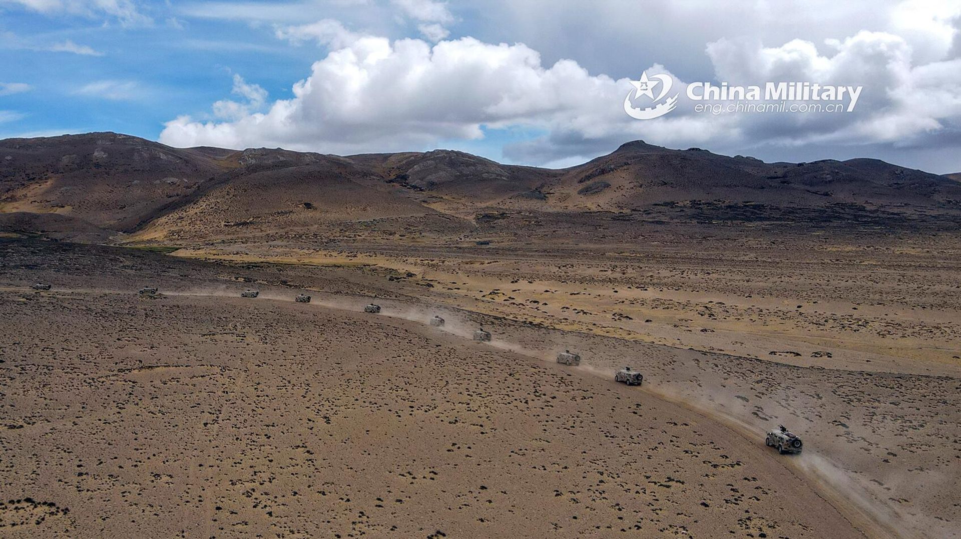 Armored infantry vehicles attached to the Rikaze Military Sub-command under the PLA Xizang Military Command march in line while heading to the mission area during an attack exercise on June 9, 2022 - Sputnik International, 1920, 18.07.2022