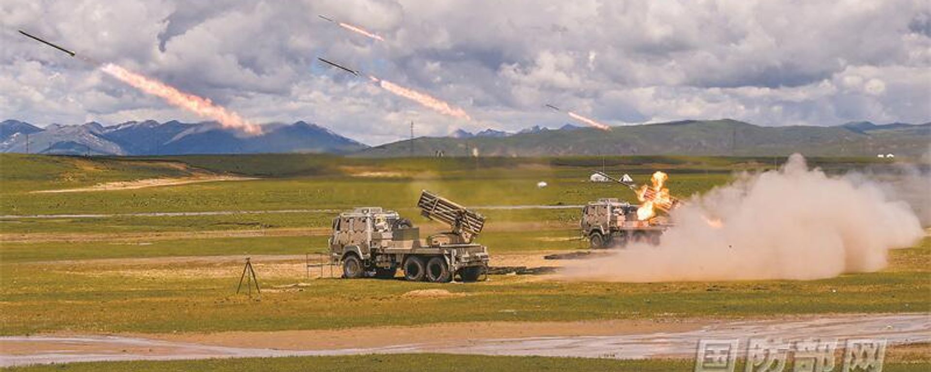 PLA's 77th Group Army brigade carrying out live-fire drills in this image, dated 3 July - Sputnik International, 1920, 19.07.2022