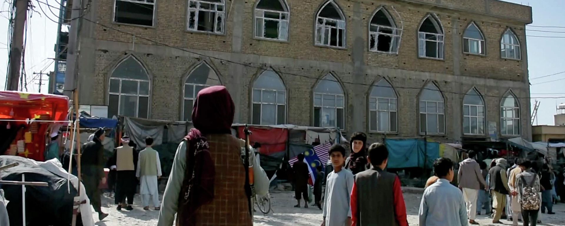 This frame grab image from video, shows a Taliban fighter standing guard outside the site of a bomb explosion inside a mosque, in Mazar-e-Sharif province, Afghanistan, Thursday, April 21, 2022. - Sputnik International, 1920, 20.01.2023