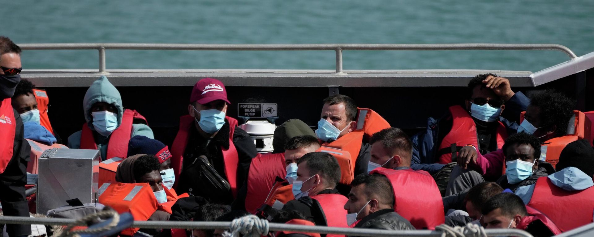 Illegal immigrants trafficked from France in small boats and were picked up in the Channel, wait to be disembarked from a British border force vessel in Dover - Sputnik International, 1920, 18.08.2022
