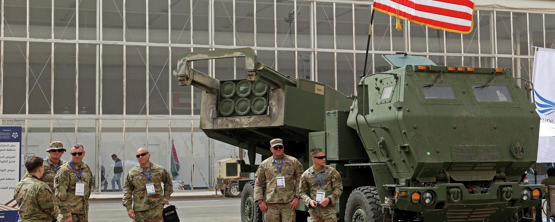 (FILES) In this file photo taken on March 06, 2022, US military personnel stand by a M142 High Mobility Artillery Rocket System (HIMARS) during Saudi Arabia’s first World Defense Show, north of the capital Riyad - Sputnik International, 1920, 23.07.2022