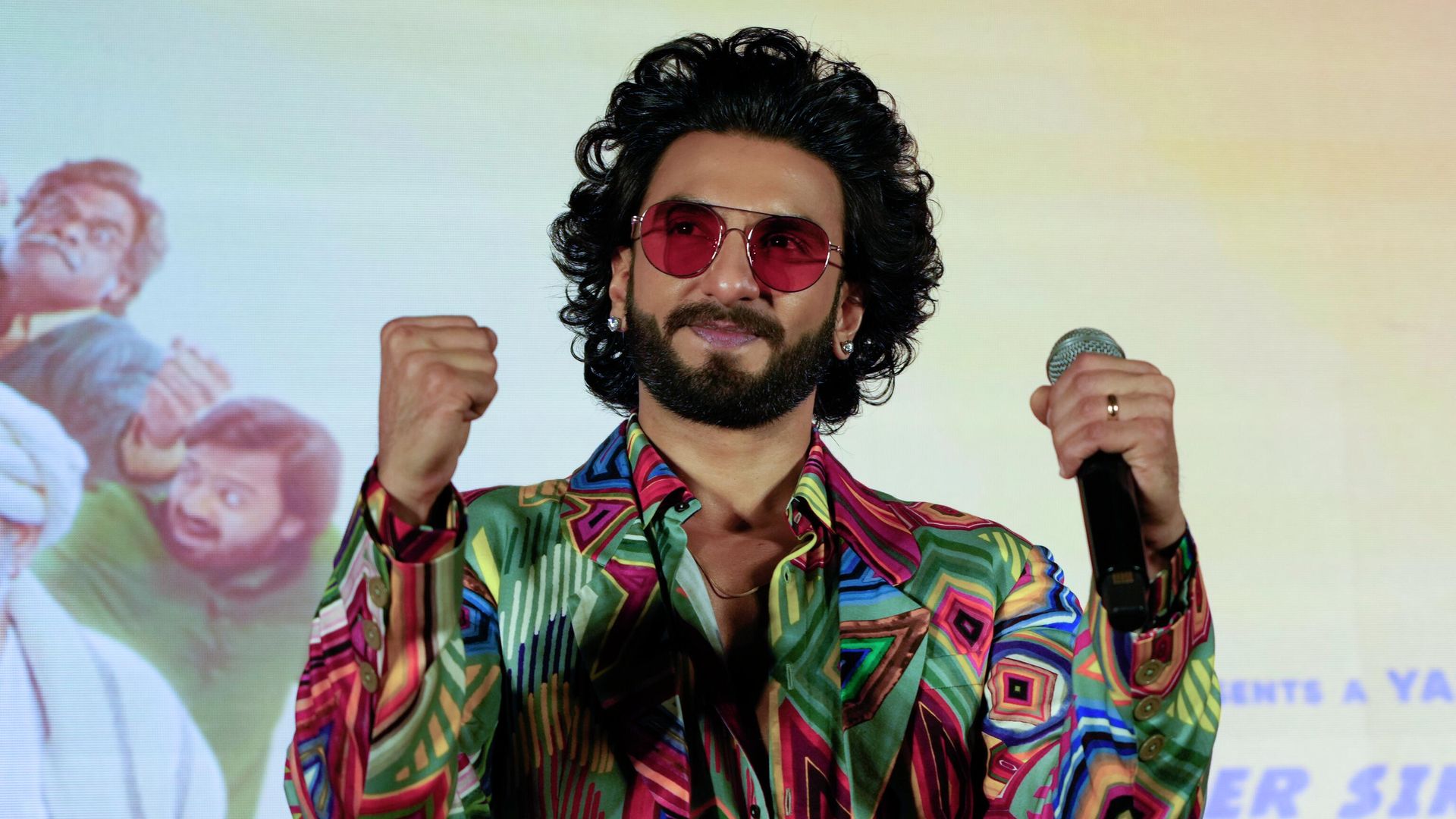Bollywood actor Ranveer Singh gestures during a press conference to promote his upcoming movie Jayeshbhai Jordaar in Ahmedabad, India, Wednesday, May 11, 2022 Bollywood actor Ranveer Singh gestures during a press conference to promote his upcoming movie Jayeshbhai Jordaar in Ahmedabad, India, Wednesday, May 11, 2022 - Sputnik International, 1920, 22.07.2022