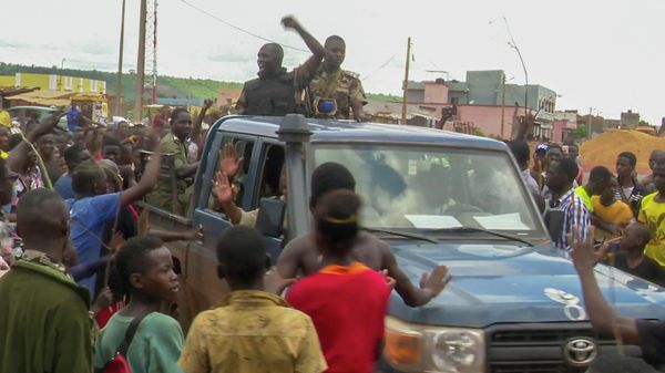 Malian soldiers are cheered by the population as they enter a military camp in Kati, Mali, Friday July 22, 2022. Mali's ruling junta says that jihadi rebels attacked the Kati military base on the outskirts of Bamako. - Sputnik International