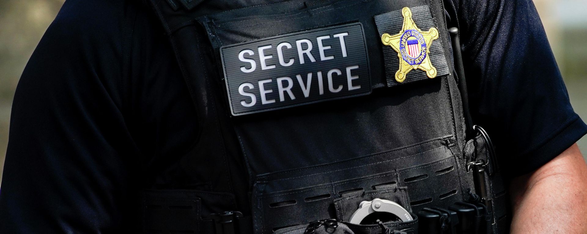 A secret service agent is stationed outside the funeral of Ivana Trump, Wednesday, July 20, 2022, in New York A secret service agent is stationed outside the funeral of Ivana Trump, Wednesday, July 20, 2022, in New York - Sputnik International, 1920, 25.01.2023