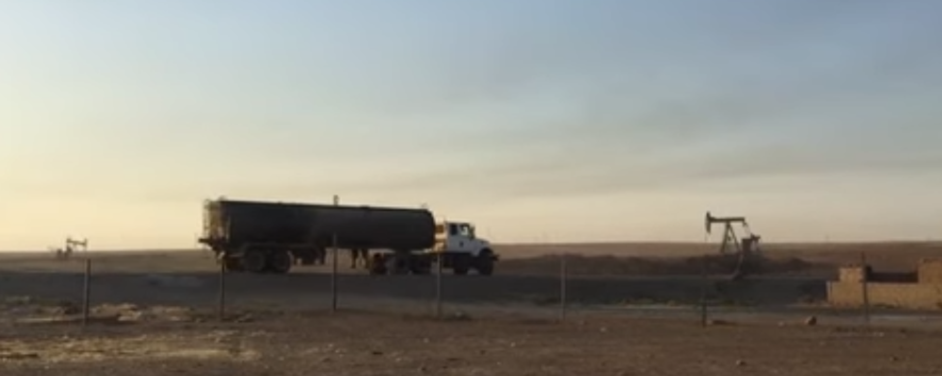 Tanker purportedly involved in the smuggling of Syrian oil out of the country. Tanker purportedly involved in the smuggling of Syrian oil out of the country. - Sputnik International, 1920, 22.12.2022