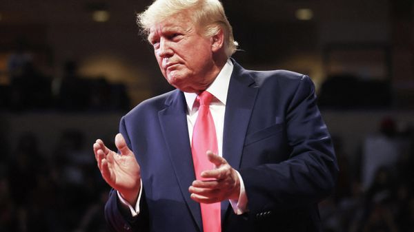 Former President Donald Trump applauds at a ‘Save America’ rally in support of Arizona GOP candidates on July 22, 2022 in Prescott Valley, Arizona - Sputnik International
