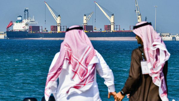 This picture taken on December 11, 2019, shows an oil tanker at the port of Ras al-Khair, about 185 kilometres north of Dammam in Saudi Arabia's eastern province overlooking the Gulf. (Photo by GIUSEPPE CACACE / AFP) - Sputnik International