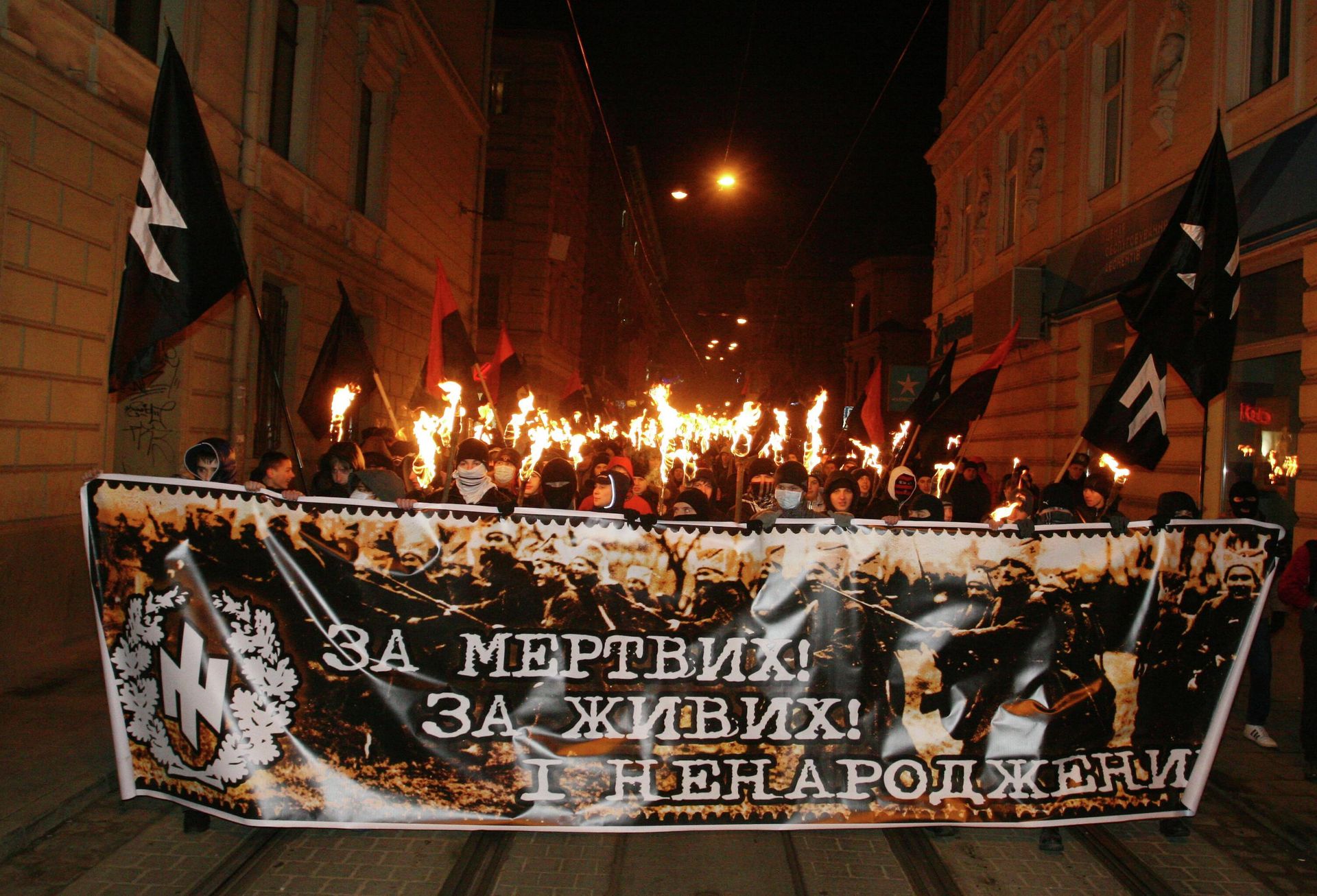 Ukrainian nationalist organizations take part in the torchlight precession to commemorate those who fell in the battle off Kruty Ukrainian nationalist organizations take part in the torchlight precession to commemorate those who fell in the battle off Kruty - Sputnik International, 1920, 25.07.2022