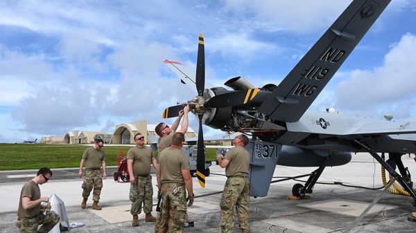 Members of the North Dakota Air National Guard calibrate the propeller of the MQ-9 for a pre-flight check at Andersen Air Force base, Guam, during Exercise Valiant Shield May 27, 2022 - Sputnik International