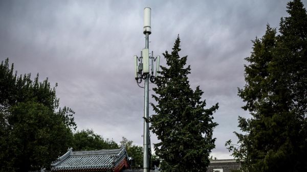 A cellphone tower, used for a 5G network, is seen on a street in Beijing on October 11, 2020 - Sputnik International