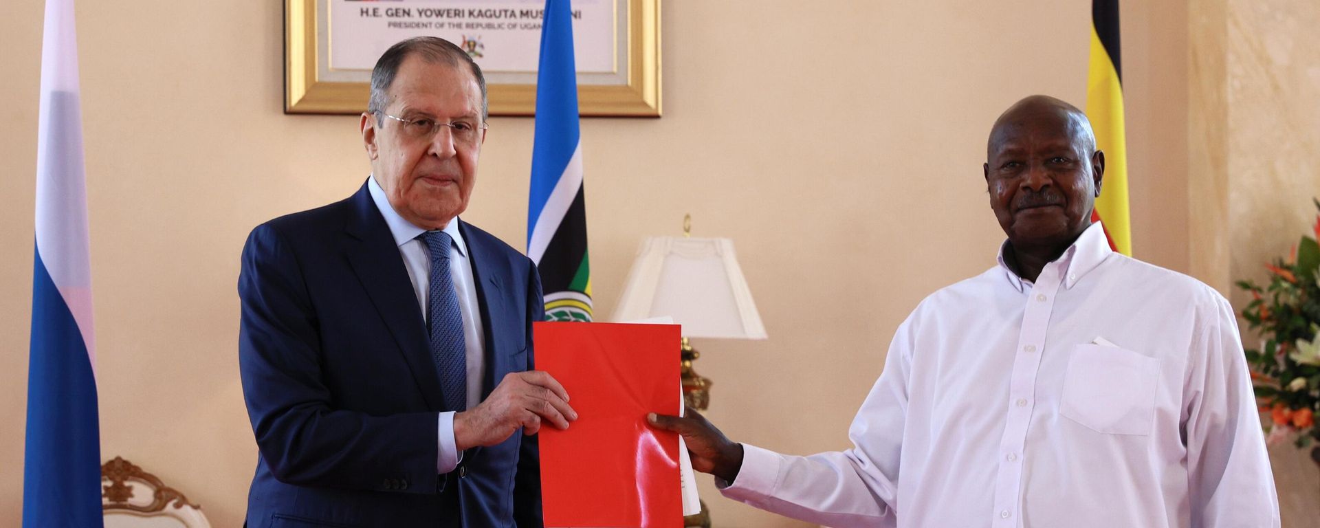 Russian Foreign Minister Sergey Lavrov during a meeting with Ugandan President Yoweri Museveni - Sputnik International, 1920, 26.07.2022