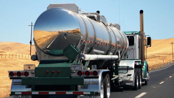 Oil tank truck - Sputnik International