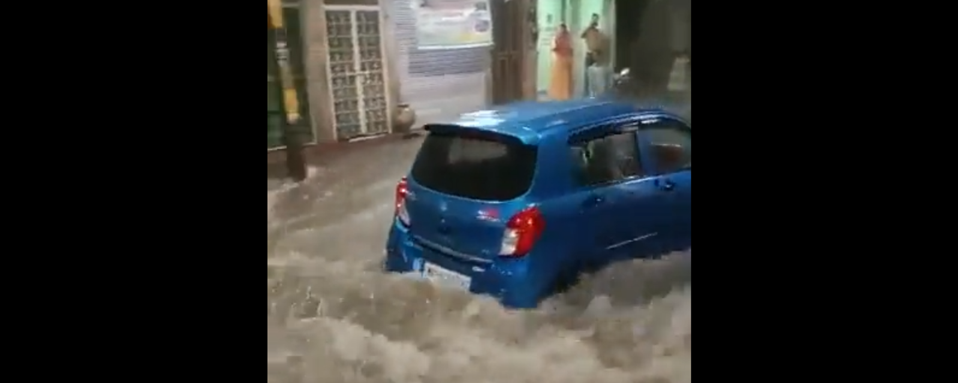 Floodwaters Wash Away Cars as Heavy Rain Wreaks Havoc in India’s Jodhpur - Sputnik International, 1920, 26.07.2022