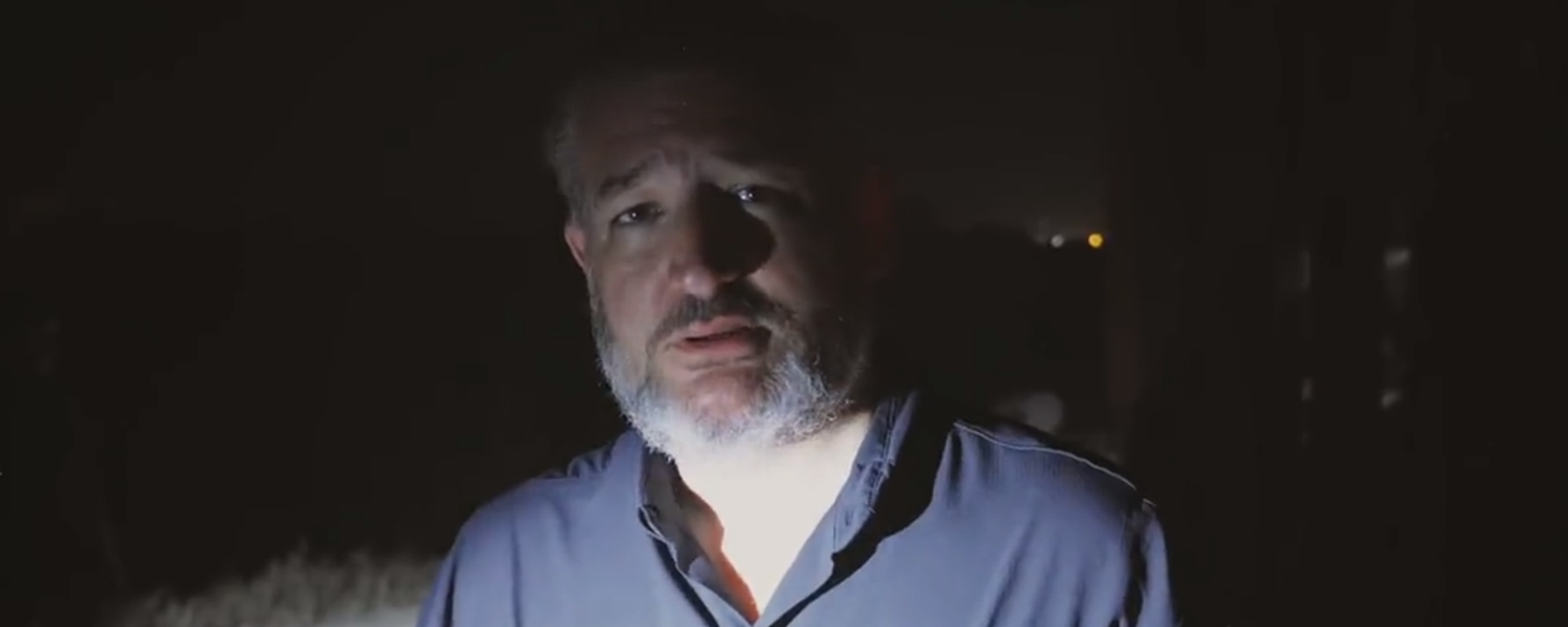 US Sen. Ted Cruz (R-TX) at the US-Mexico border in a video posted on Twitter on July 25, 2022. - Sputnik International, 1920, 26.07.2022