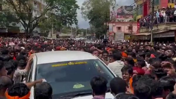  Massive protests have erupted in several parts of Karnataka after a BJP youth wing worker was hacked to death in Dakshin Kannada district last night - Sputnik International