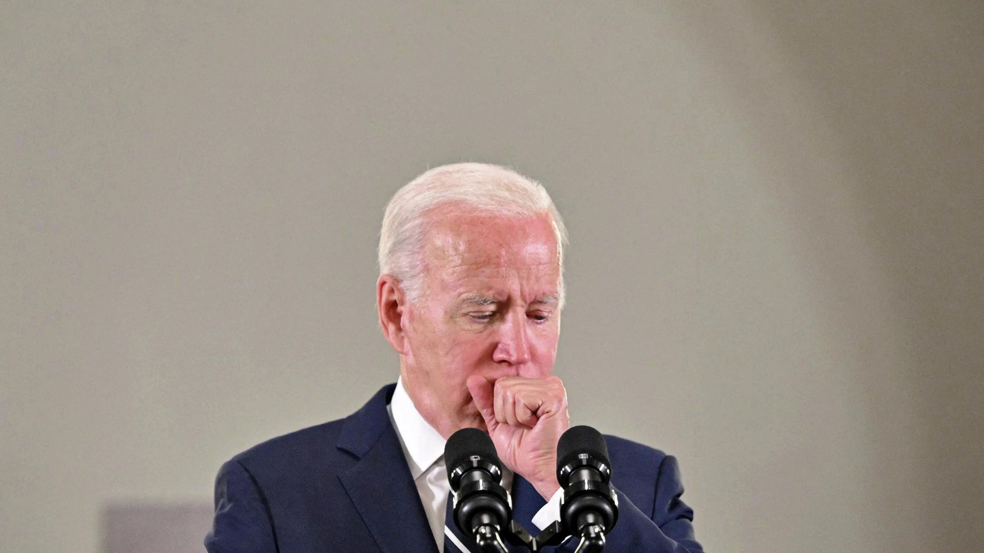 (FILES) In this file photo taken on July 15, 2022 US President Joe Biden coughs as he delivers remarks during a visit to the Augusta Victoria Hospital in Jerusalem on July 15, 2022. (FILES) In this file photo taken on July 15, 2022 US President Joe Biden coughs as he delivers remarks during a visit to the Augusta Victoria Hospital in Jerusalem on July 15, 2022. - Sputnik International, 1920, 30.07.2022