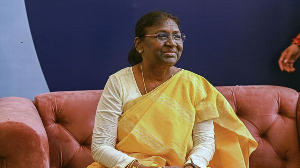 India's President elect Droupadi Murmu (C) attends an event at her temporary residence after she was elected as country's new president in New Delhi on July 22, 2022. - Sputnik International
