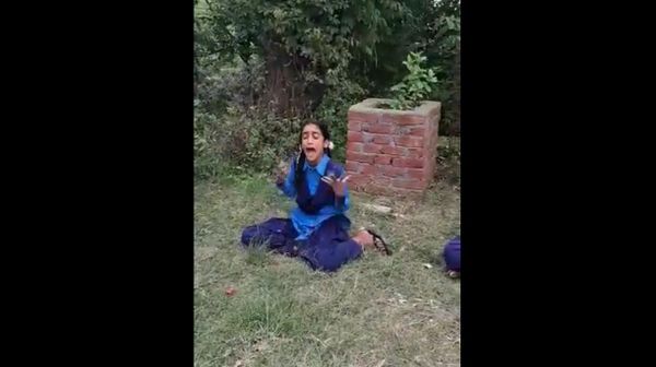 'Mass Hysteria' in  government school, girls 'acting as if possessed' at Raikholi area in Bageshwar district - Sputnik International