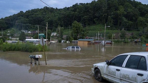 JACKSON, KY - JULY 28: Vehicles are seen in floodwaters downtown on July 28, 2022 in Jackson, Kentucky - Sputnik International