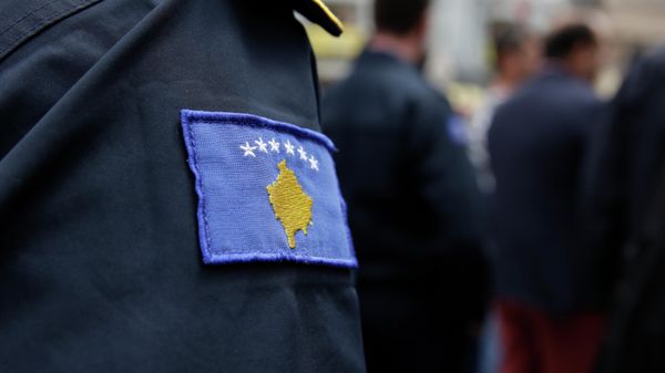 Patch with the coat of arms of the self-proclaimed Republic of Kosovo on the uniform of a police officer. - Sputnik International