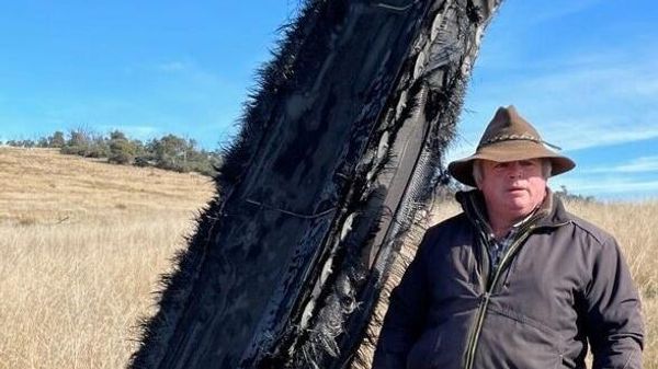 An Australian farmer with a space junk allegedly from SpaceX Crew-1 mission on July 29, 2022. - Sputnik International