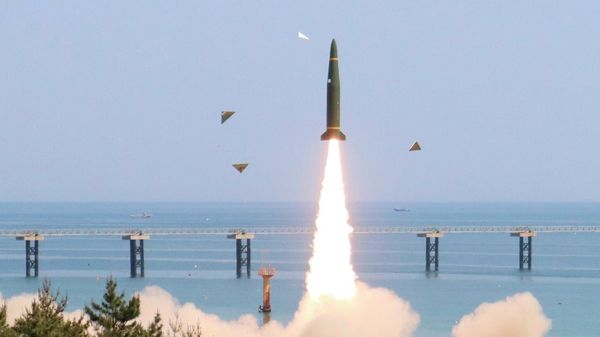 In this photo provided by South Korea Defense Ministry, a missile is fired during a joint training between U.S. and South Korea at an undisclosed location in South Korea, Wednesday, May 25, 2022 - Sputnik International