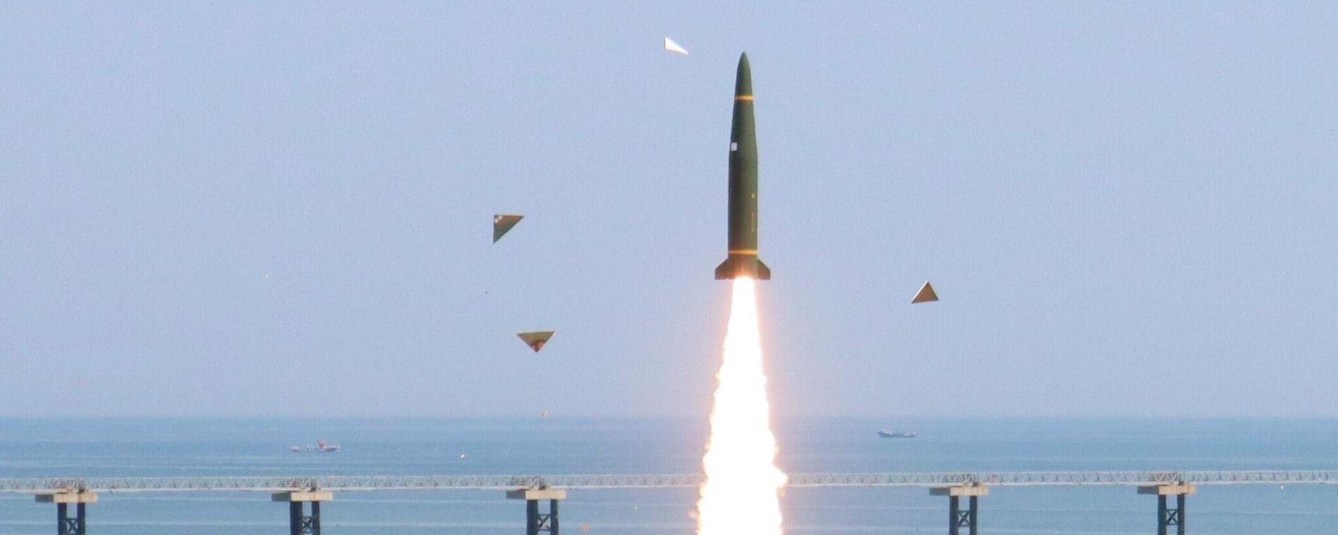 In this photo provided by South Korea Defense Ministry, a missile is fired during a joint training between U.S. and South Korea at an undisclosed location in South Korea, Wednesday, May 25, 2022 In this photo provided by South Korea Defense Ministry, a missile is fired during a joint training between U.S. and South Korea at an undisclosed location in South Korea, Wednesday, May 25, 2022 - Sputnik International, 1920, 28.09.2023