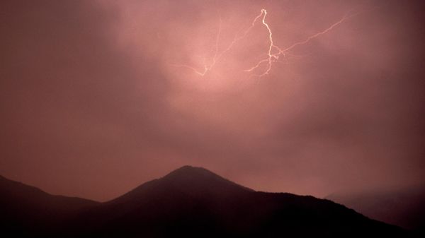 Seen in a long exposure photograph, lightning flashes over Siskiyou County, Calif., on Sunday, July 31, 2022. Lightning strikes sparked new wildfires for crews battling the McKinney Fire nearby. - Sputnik International
