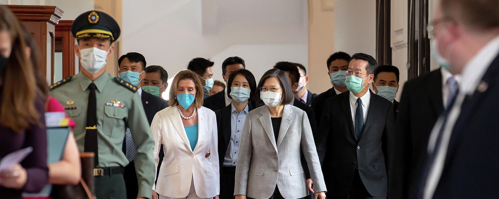 In this photo released by the Taiwan Presidential Office, U.S. House Speaker Nancy Pelosi, center left, and Taiwanese President President Tsai Ing-wen arrive for a meeting in Taipei, Taiwan, Wednesday, Aug. 3, 2022 In this photo released by the Taiwan Presidential Office, U.S. House Speaker Nancy Pelosi, center left, and Taiwanese President President Tsai Ing-wen arrive for a meeting in Taipei, Taiwan, Wednesday, Aug. 3, 2022 - Sputnik International, 1920, 17.08.2022