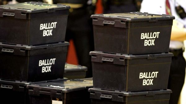 Police officer's watch over the unopened ballot boxes (File) - Sputnik International