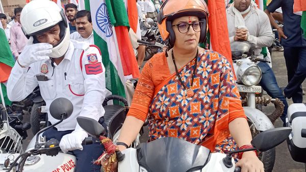 Federal Minister Smriti Irani Participated in Tricolor March Organized by Ministry of Culture - Sputnik International