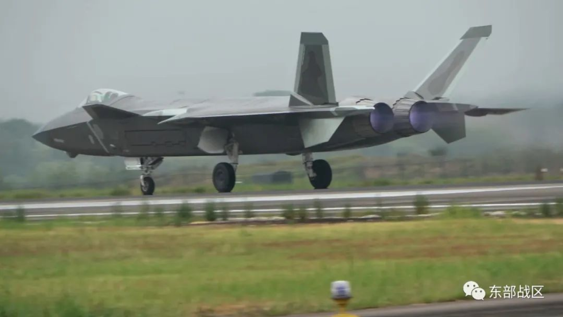 A J-20 stealth fighter of China's People's Liberation Army Air Force (PLAAF) takes part in drills near Taiwan on August 3, 2022. A J-20 stealth fighter of China's People's Liberation Army Air Force (PLAAF) takes part in drills near Taiwan on August 3, 2022. - Sputnik International, 1920, 13.03.2023