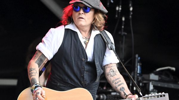 Johnny Depp performs on stage with Jeff Beck during the Helsinki Blues Festival in Helsinki on June, 19, 2022 - Sputnik International
