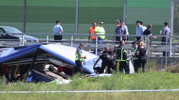 Rescuers remove a body from the wreckage of a bus at the crash scene in Podvorec, near Zagreb, Croatia, Saturday, Aug. 6, 2022.  - Sputnik International
