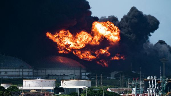 View of the massive fire at a fuel depot, sparked overnight by a lightning strike, in Matanzas, in western Cuba, taken on August 6, 2022.  - Sputnik International