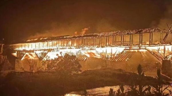 China's longest wooden arch bridge, which was almost a thousand years old, collapsed as a result of a fire in the eastern Chinese province of Fujian, August 7, 2022 - Sputnik International