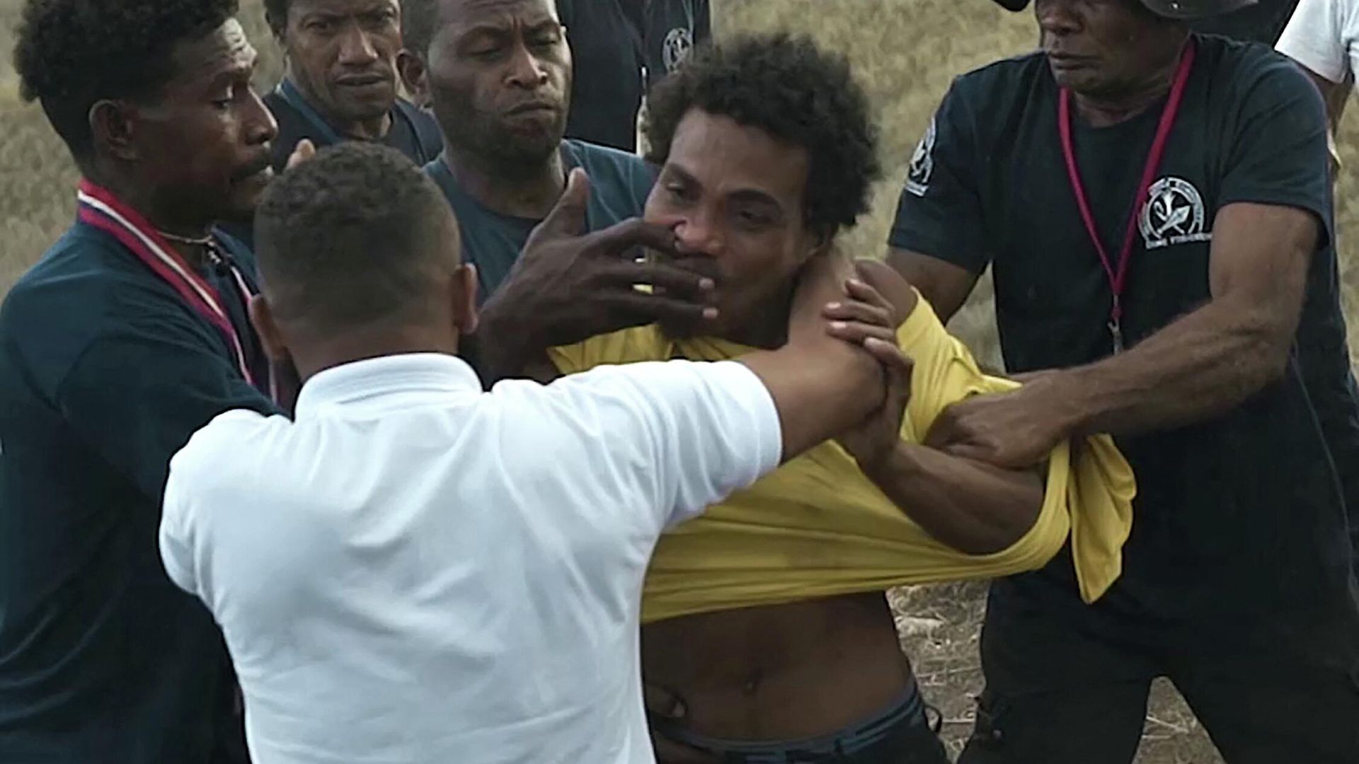 This screen grab made from a video taken and released by Mannar Levo shows security officials restraining a man (yellow shirt) who attacked a Japanese sailor with scissors during a World War II memorial ceremony to mark the 80th anniversary of the Battle of Guadalcanal, in Honiara on the Solomon Islands on August 8, 2022.  - Sputnik International, 1920, 08.08.2022
