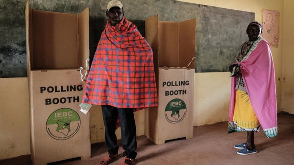 A Maasai man and woman wait for assistance with the voting process during Kenya's general election at Nailare primary school polling station in Kilgoris, Kenya, on August 9, 2022 - Sputnik International